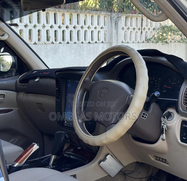 Toyota Land Cruiser 2000 Silver