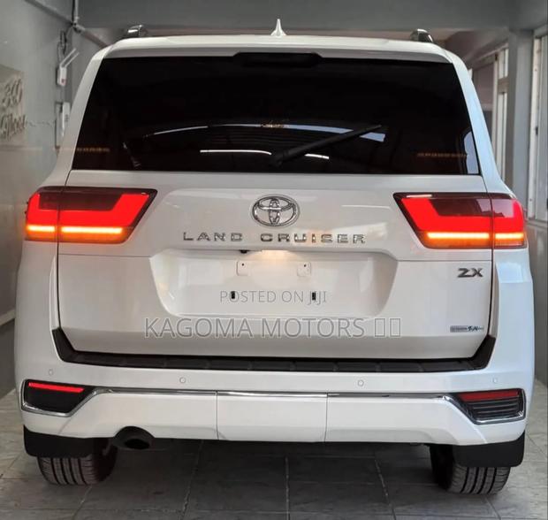 Toyota Land Cruiser 2023 White