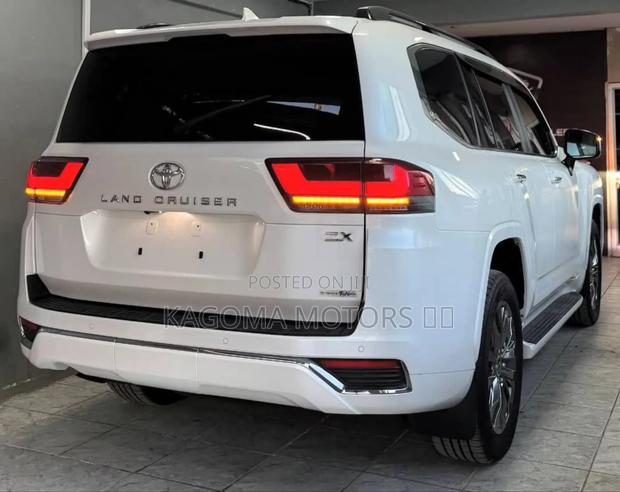 Toyota Land Cruiser 2023 White