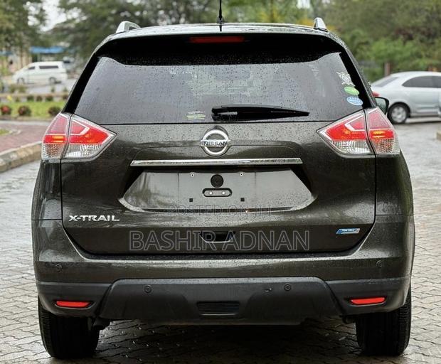 Nissan X-Trail 2.0 Petrol FWD 2016 Green