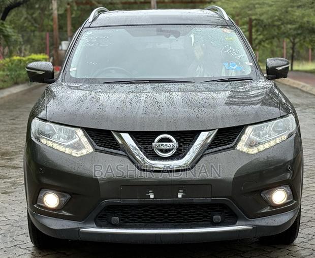 Nissan X-Trail 2.0 Petrol FWD 2016 Green