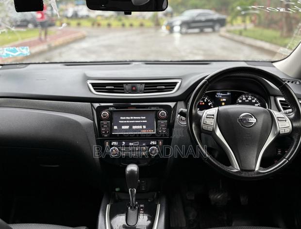 Nissan X-Trail 2.0 Petrol FWD 2016 Green