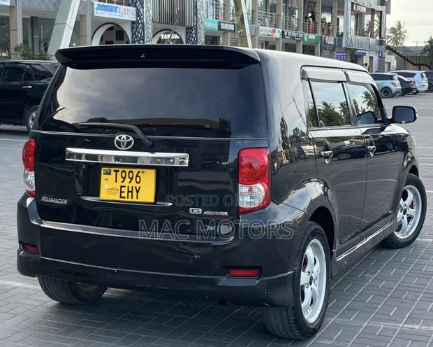 Toyota Corolla Rumion Hatchback 1.5 FWD 2008 Black
