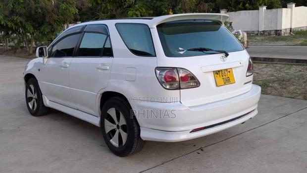 Toyota Harrier 2001 White