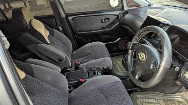 Toyota Harrier 2001 White