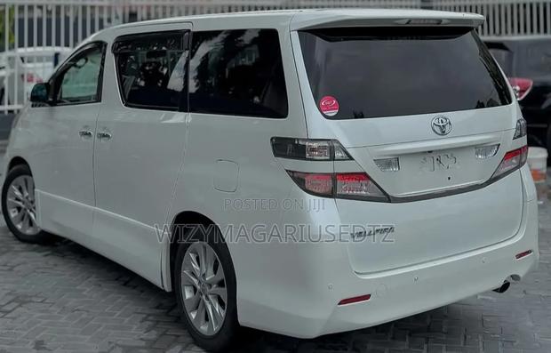 Toyota Vellfire 2009 White