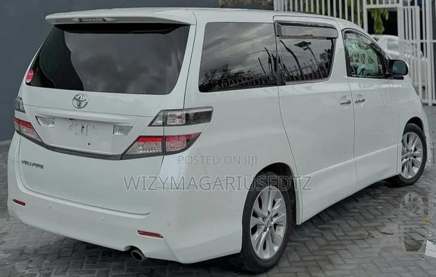 Toyota Vellfire 2009 White
