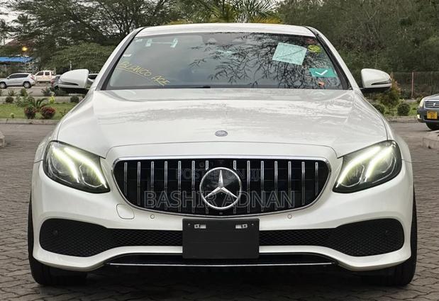 Mercedes-Benz E200 2016 Off white