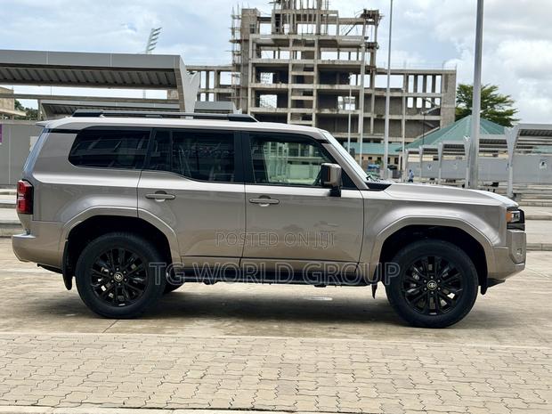 New Toyota Land Cruiser Prado 2.8 2024 Beige