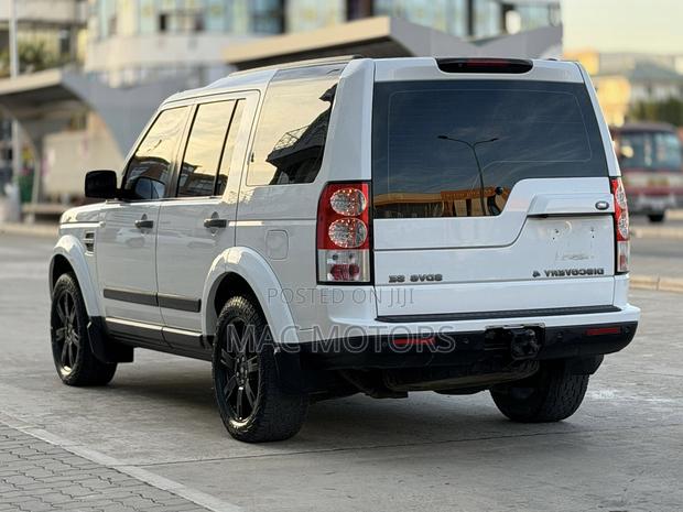 Land Rover Discovery 2011 White