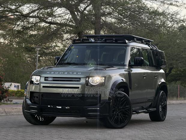 Land Rover Defender 2022 Green
