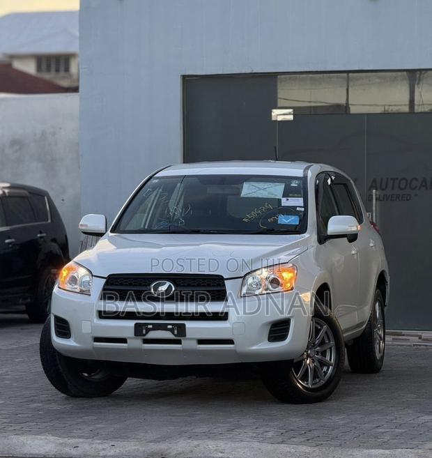 Toyota RAV4 2010 White