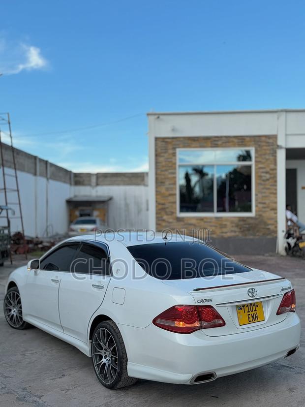 Toyota Crown 2009 Pearl