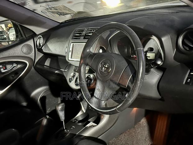 Toyota Vanguard 2009 White