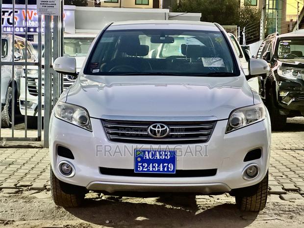 Toyota Vanguard 2009 White