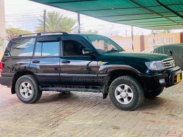 Toyota Land Cruiser HDJ 100 2003 Black