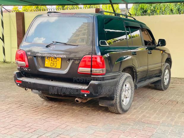 Toyota Land Cruiser HDJ 100 2003 Black
