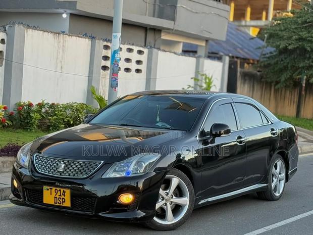 Toyota Crown 2010 Black