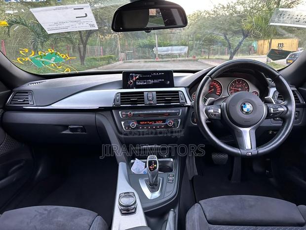 BMW 320i Sedan RWD 2015 White
