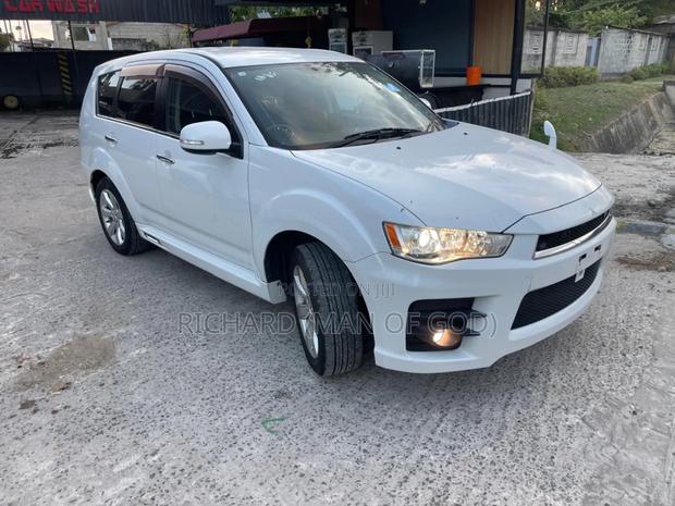 Mitsubishi Outlander 2011 White