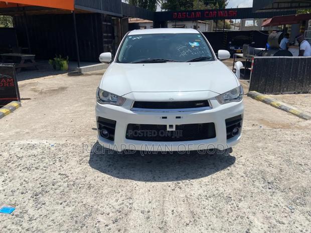 Mitsubishi Outlander 2011 White
