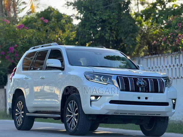 Toyota Land Cruiser Prado 2.8 2023 White