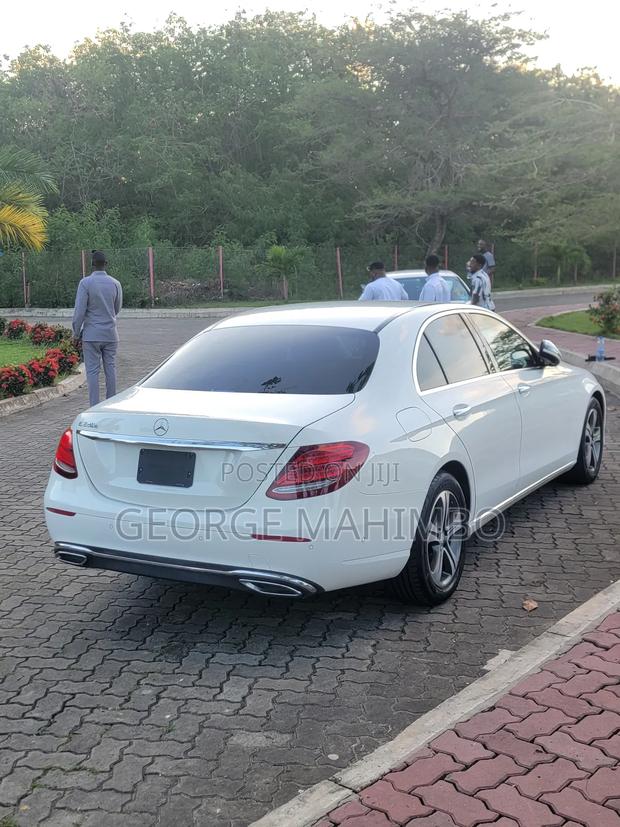 Mercedes-Benz E220 2016 White