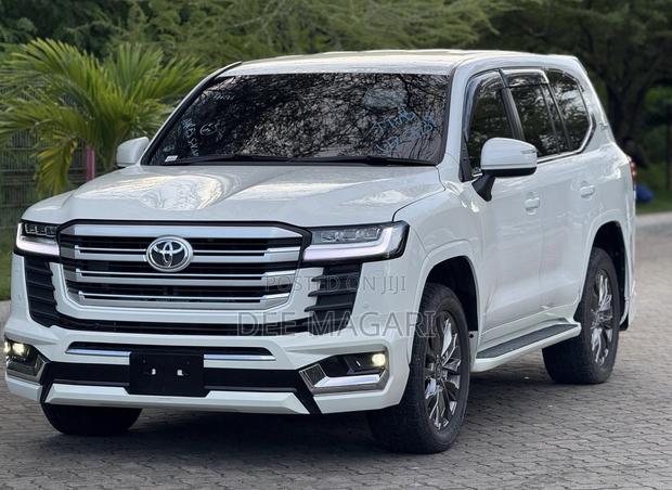Toyota Land Cruiser 4.6 V8 ZX 2018 White