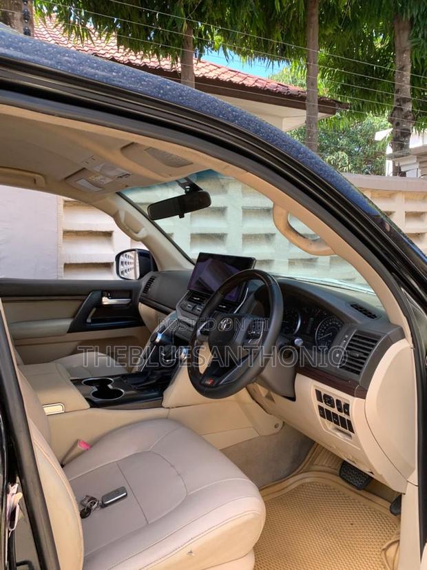 Toyota Land Cruiser 2016 Black