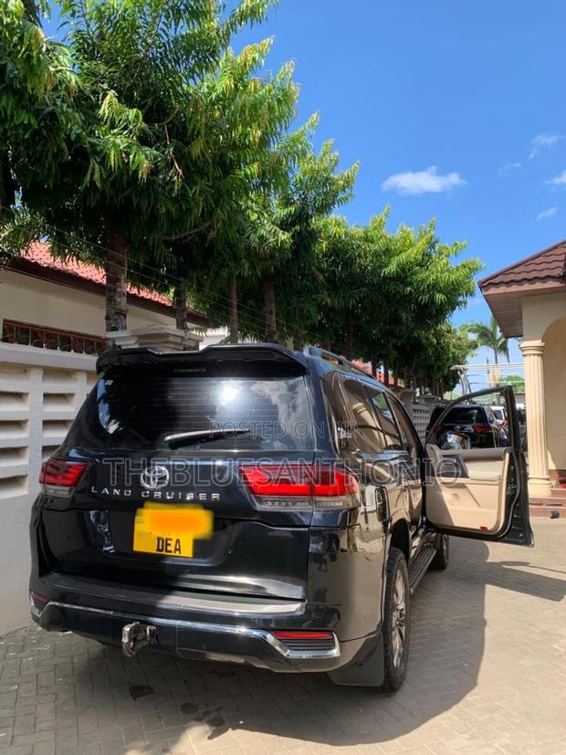 Toyota Land Cruiser 2016 Black