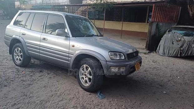 Toyota RAV4 Automatic 2003 White