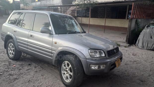 Toyota RAV4 Automatic 2003 White
