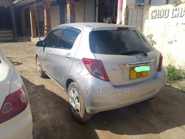 Toyota Vitz 2006 Silver