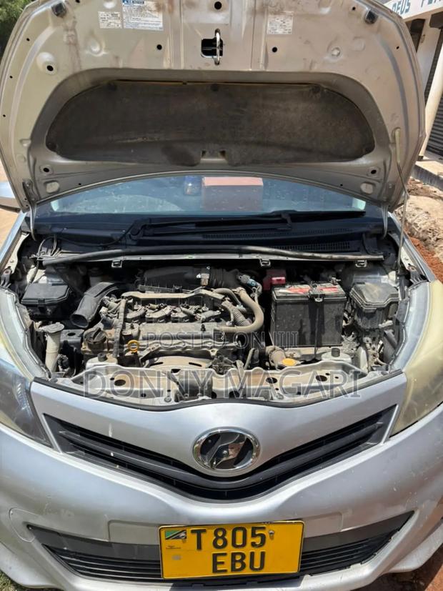 Toyota Vitz 2006 Silver