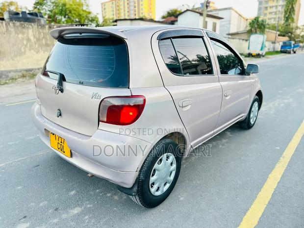 Toyota Vitz 2003 Silver