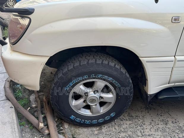 Toyota Land Cruiser 2007 White
