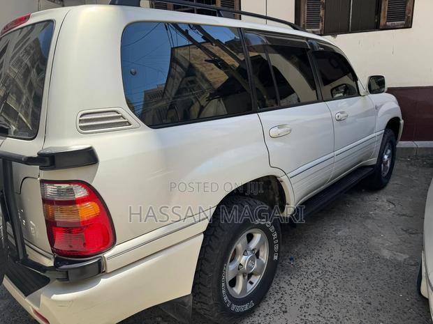 Toyota Land Cruiser 2007 White