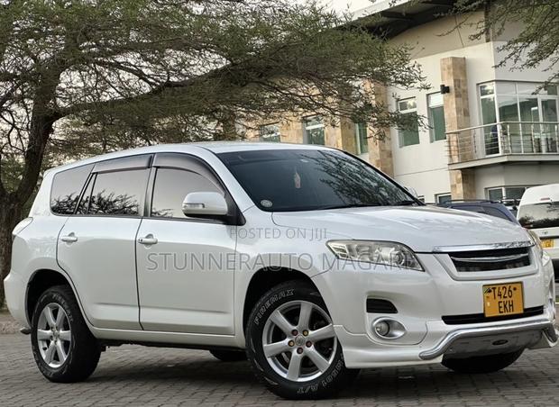Toyota Vanguard 2009 White