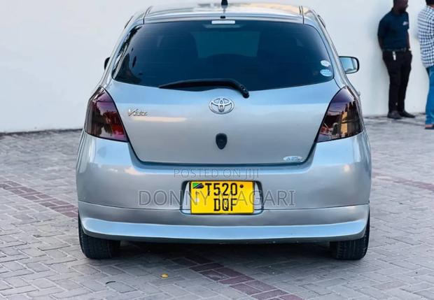 Toyota Vitz 2006 Gray