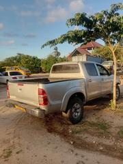 Toyota Hilux 2.5 Cab 2005 Off white for sale