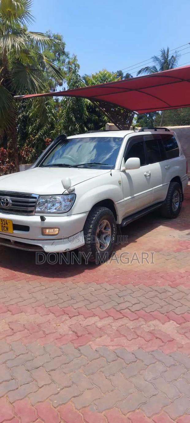 Toyota Land Cruiser 2017 White