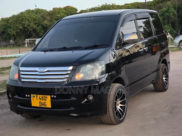 Toyota Noah 2001 Black