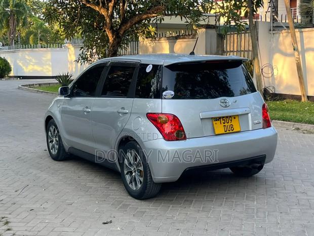 Toyota IST 2005 Silver