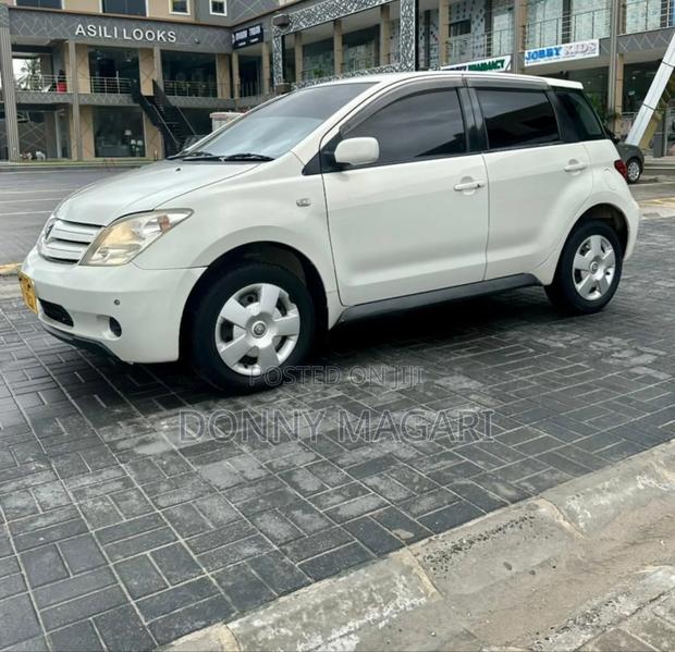 Toyota IST 2003 White