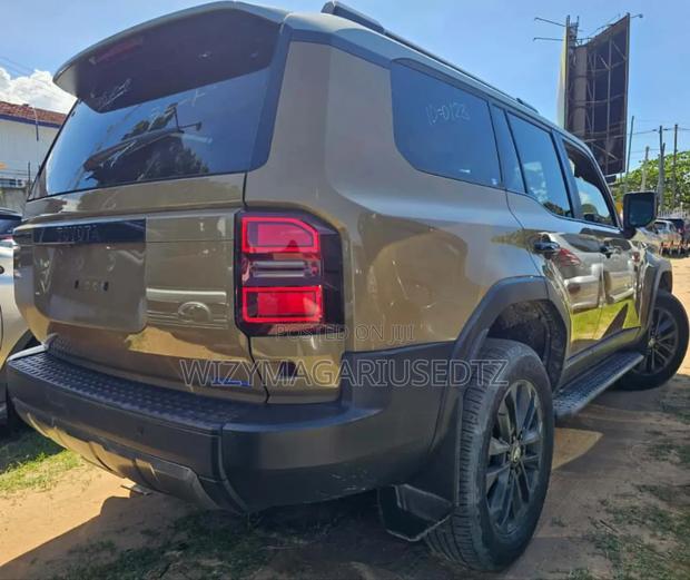 Toyota Land Cruiser Prado 2024 Ivory