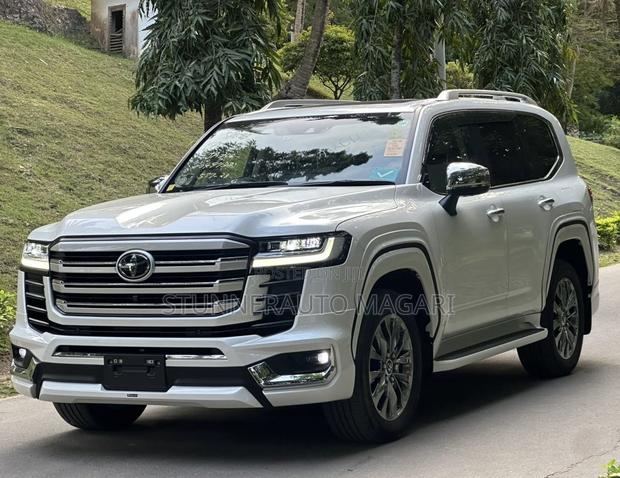 New Toyota Land Cruiser 2023 Pearl