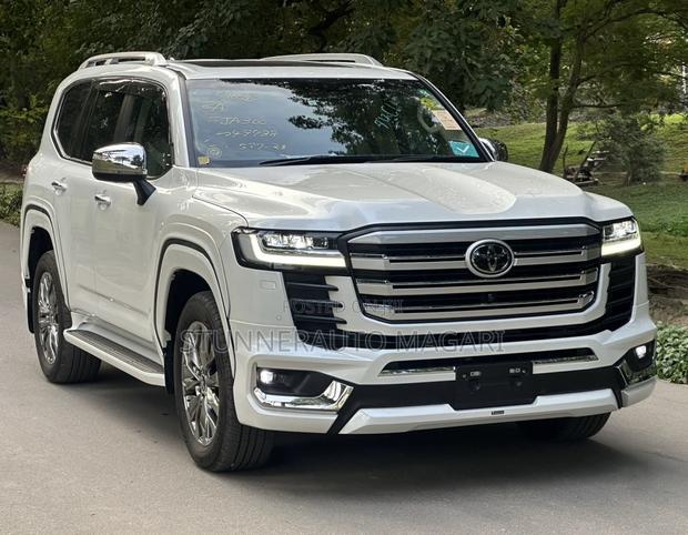 New Toyota Land Cruiser 2023 Pearl