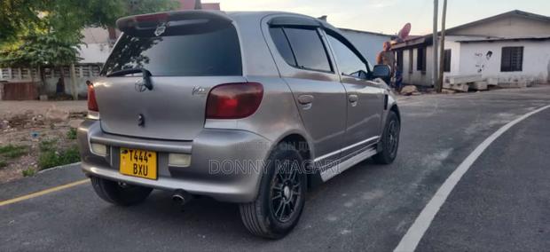 Toyota Vitz 2004 Gray
