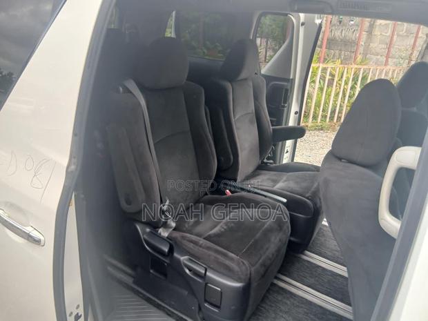 Toyota Vellfire 2009 White