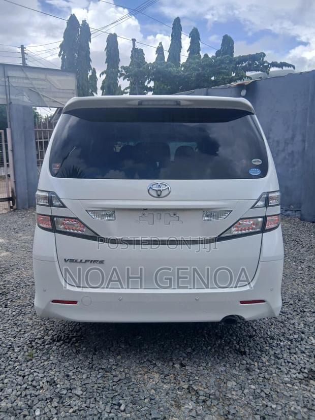 Toyota Vellfire 2009 White